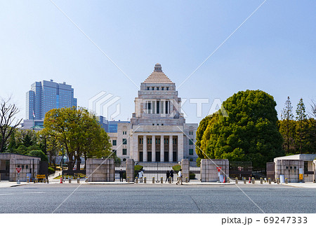 国会議事堂の外観【日本の政治のイメージ】 国会議事堂の外観【日本の政治のイメージ】 69247333