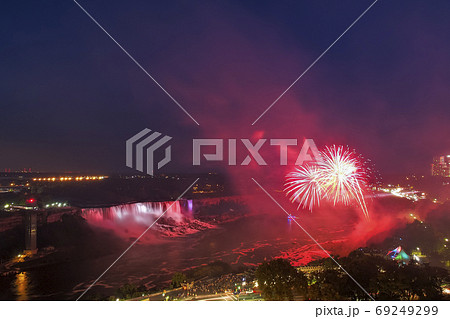 ナイアガラフォールズ ナイアガラの滝と花火 Sheraton On The Falls 客室より撮影 69249299