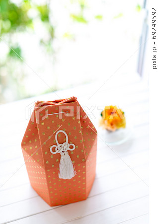 愛犬の遺骨　葬儀　骨壺 69249592