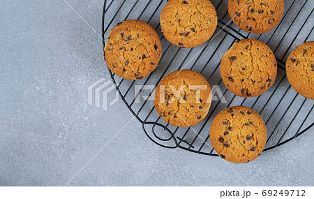 Homemade chocolate chip cookies on cooling wire rack top view 69249712
