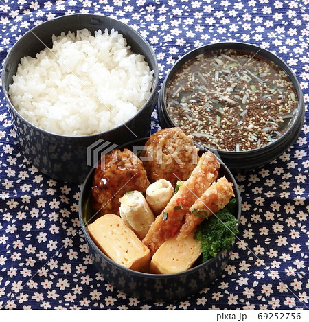 あたたかいスープ付きの手作り弁当 あたたかいスープ付きの手作り弁当 69252756