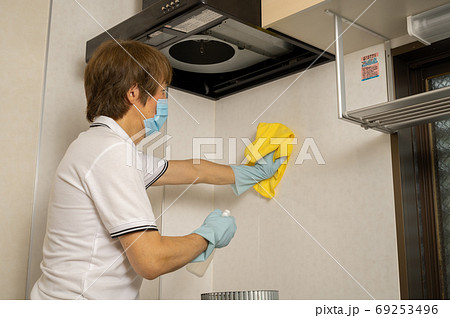 キッチンパネルクリーニングの写真素材