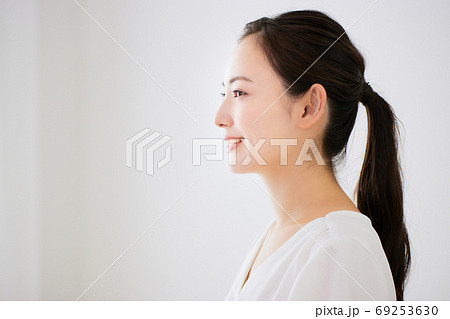 若い女性のビューティーイメージ 69253630