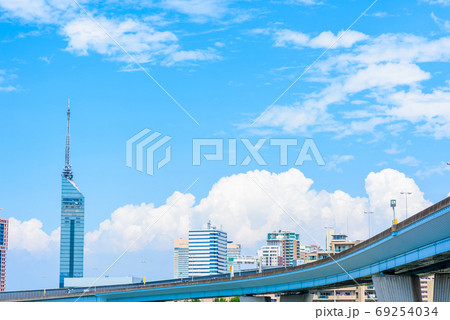 福岡タワー　西に都市高速　青め 69254034