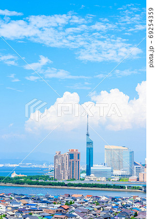福岡タワーと百道周辺　夏イメージ　青め 69254359