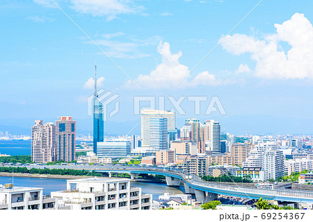 福岡タワーと百道周辺　夏イメージ　青め 69254367