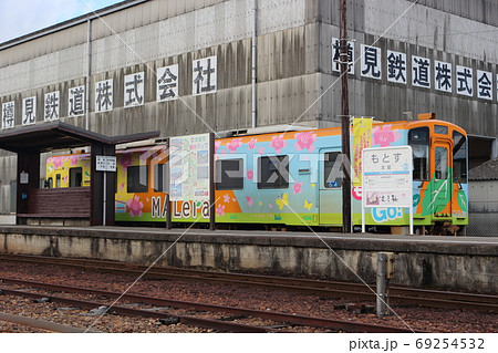 樽見鉄道 本巣駅に停車するハイモ700形 69254532