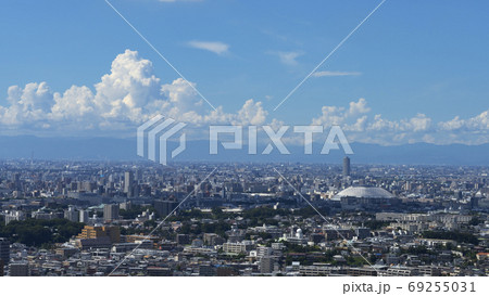 入道雲のナゴヤドームと名古屋都市風景 69255031