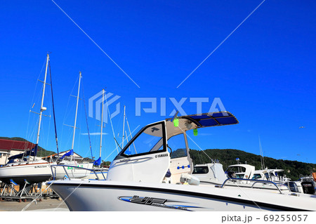 鼠ヶ関マリーナ　夏空とヨット 69255057