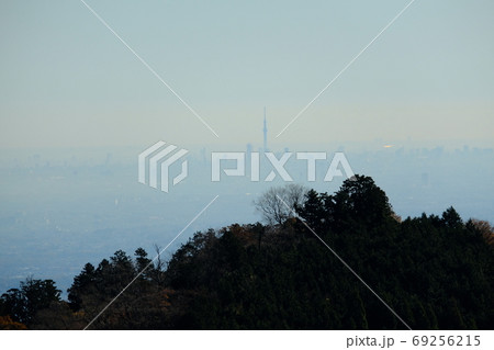岩茸石山から都心の眺め。 岩茸石山から都心の眺め。 69256215