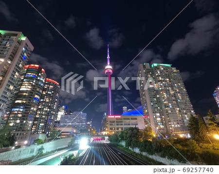 カナダ・トロントの夜景 69257740