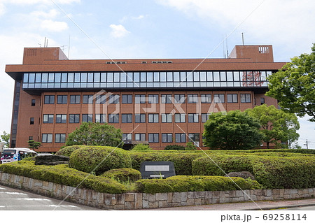 正面から見た市役所(愛知県 日進市 日進市役所) 正面から見た市役所(愛知県 日進市 日進市役所) 69258114