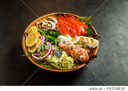 北欧風シーフードサラダ　 seafood salad platter photo 69258816