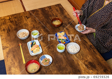 ご飯と納豆 Japanese rice and and Natto ご飯と納豆 Japanese rice and and Natto 69259326
