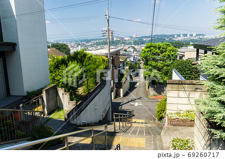 いろは坂通りの階段から聖蹟桜ヶ丘の街を見下ろす 69260717