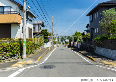 聖蹟桜ヶ丘 いろは坂通りから少し入った路地の眺め 聖蹟桜ヶ丘 いろは坂通りから少し入った路地の眺め 69260743