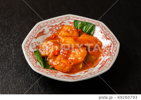 エビチリ shrimps with sweet chili sauce, Chinese food エビチリ shrimps with sweet chili sauce, Chinese food 69260793