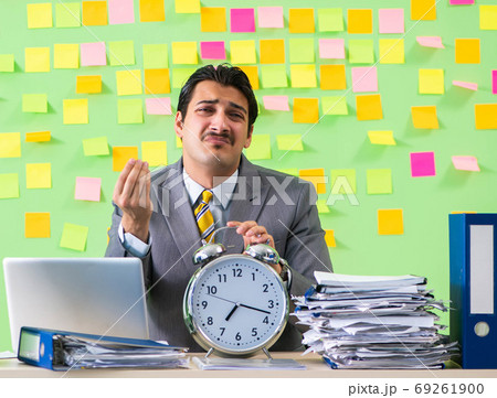 Businessman having trouble with his priorities 69261900