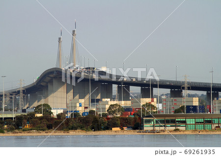 メルボルン港の港湾風景 メルボルン港の港湾風景 69261935