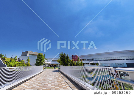 「立飛」駅前のペデストリアンデッキとららぽーと立川立飛 「立飛」駅前のペデストリアンデッキとららぽーと立川立飛 69262569