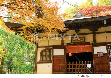 京都竹の寺 地蔵院 地蔵堂と紅葉 京都竹の寺 地蔵院 地蔵堂と紅葉 69263208