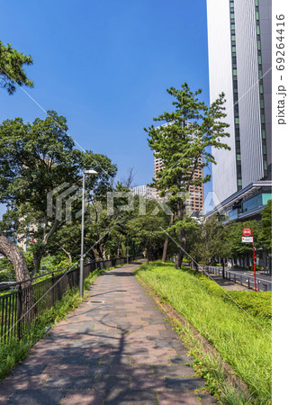 外濠公園と飯田橋グラン・ブルームのビルディング 69264416