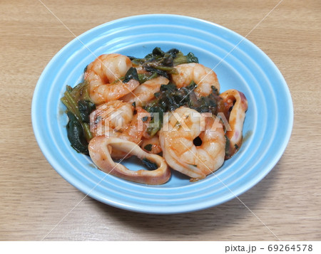エビとイカの炒め物 69264578
