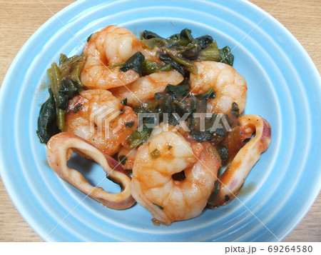 エビとイカの炒め物 69264580