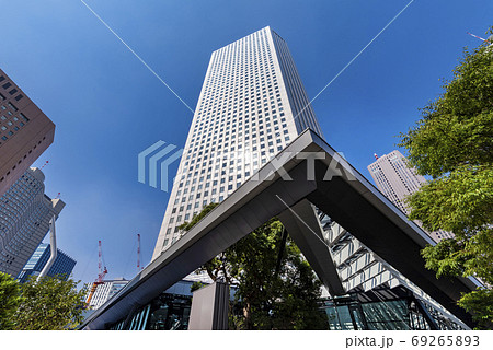 リニューアルした新宿住友ビル 69265893