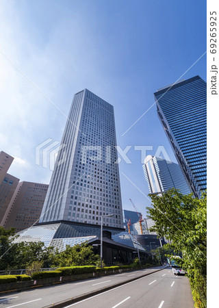 西新宿の高層ビル街の風景 69265925