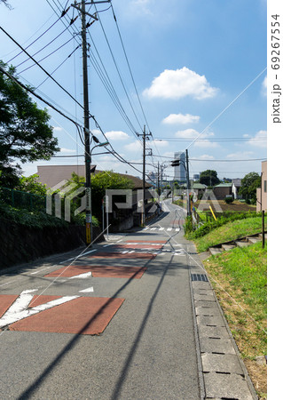 上ノ原公園の西側の原山通り　続く道　東京都調布市柴崎 69267554