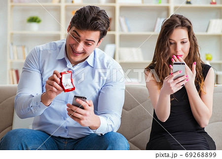 Young man making marriage proposal to girlfriend 69268899