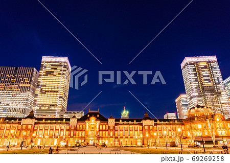 東京駅丸の内側 駅前風景 夕景 東京駅丸の内側 駅前風景 夕景 69269258