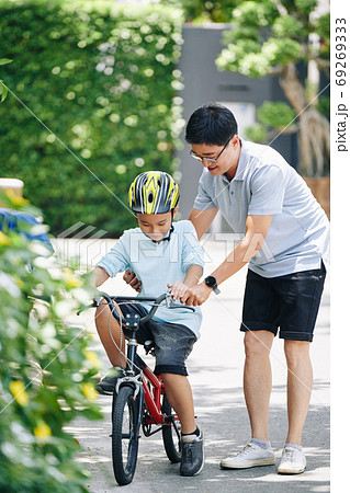 Teaching riding bicycle Teaching riding bicycle 69269333