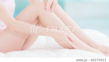 Beauty woman touch her leg Beauty woman touch her leg 69270921