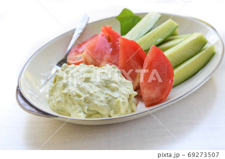 夏野菜とアボカドディップ 69273507