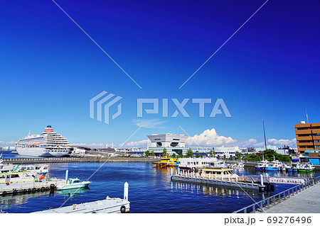 横浜港の海岸の風景 69276496