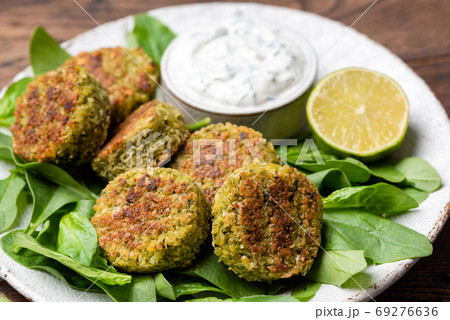 Vegetarian spinach falafel 69276636
