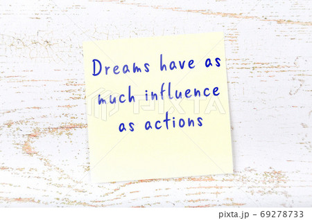 Wise quote on sticky note on wooden wall  69278733