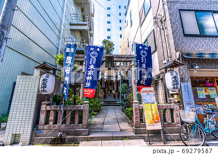 日本の東京都市景観 日本橋七福神の末廣神社(毘沙門天)などを望む=中央区日本橋人形町 日本の東京都市景観 日本橋七福神の末廣神社(毘沙門天)などを望む=中央区日本橋人形町 69279587
