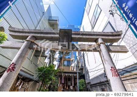 日本の東京都市景観　日本橋七福神の末廣神社（毘沙門天）などを望む＝中央区日本橋人形町 69279641