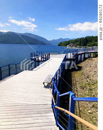晴れた日の中禅寺湖 日光 栃木県 晴れた日の中禅寺湖 日光 栃木県 69280172