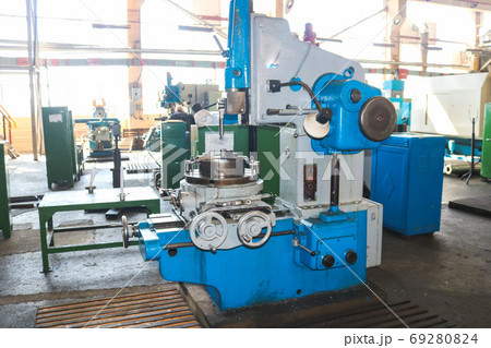 Industrial iron lathe for cutting, turning 69280824