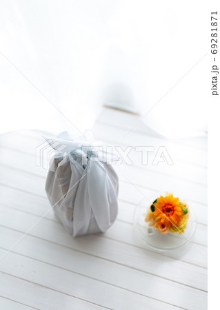 愛犬の遺骨　葬儀　骨壺 69281871