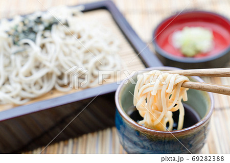 ざるそばの箸あげ 69282388
