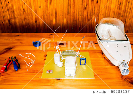 A large white disassembled street lamp 69283157