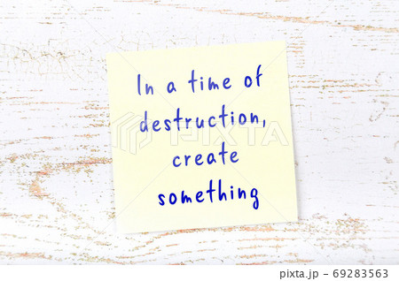 Wise quote on sticky note on wooden wall  69283563