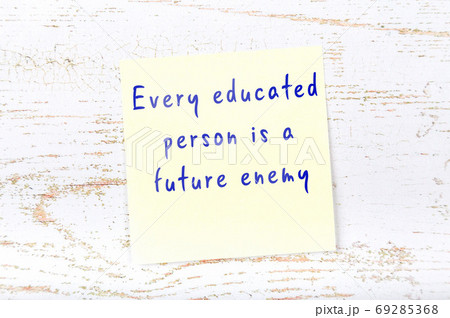 Wise quote on sticky note on wooden wall Wise quote on sticky note on wooden wall 69285368