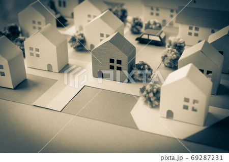 不動産色々　建築物と公道　袋地や変形地　接道義務 69287231
