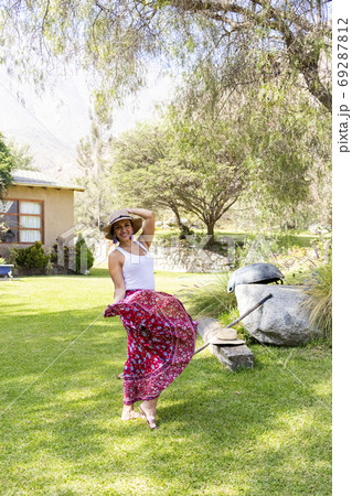 Pretty woman dancing flamenco in the garden of the house Pretty woman dancing flamenco in the garden of the house 69287812